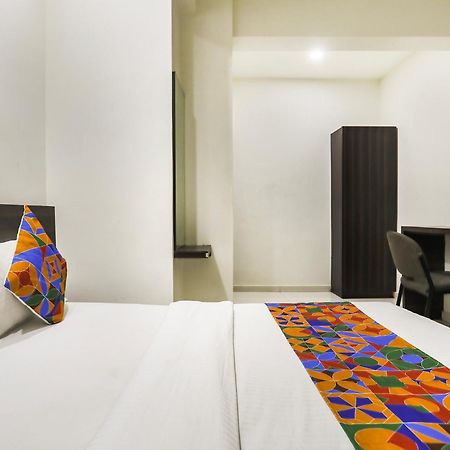 Hotel SK Rajkot Buitenkant foto