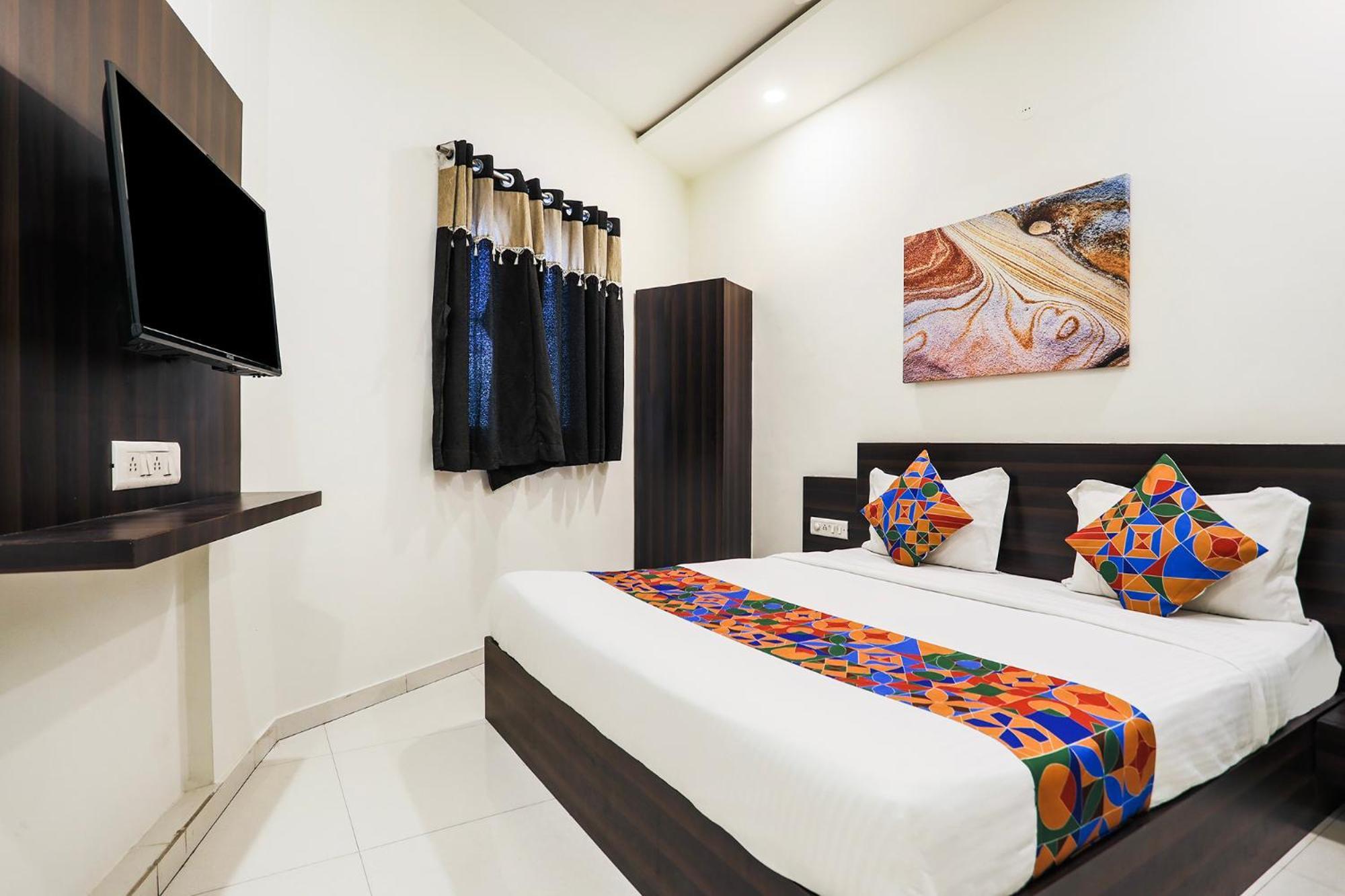 Hotel SK Rajkot Buitenkant foto