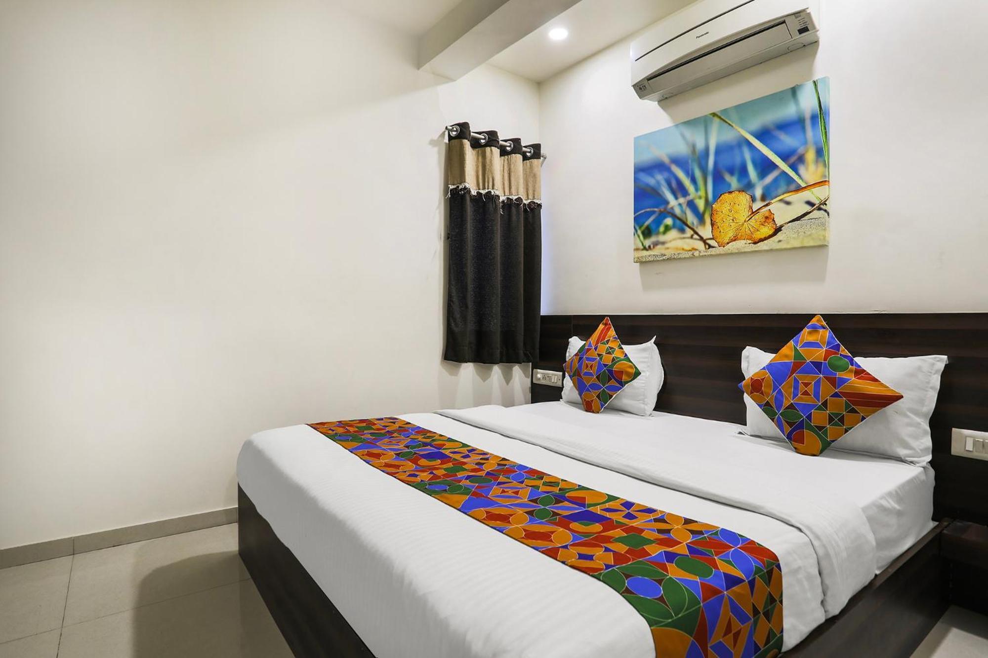Hotel SK Rajkot Buitenkant foto